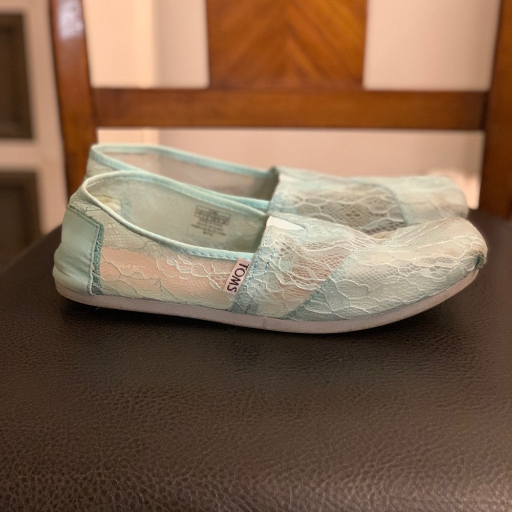 Lace Toms - Picture 5 of 5